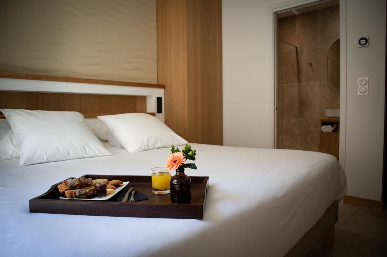Le Royal Restaurant Hotel